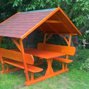 Rusztikus zsindelytetős kerti pad(2,5méter 10 személy)